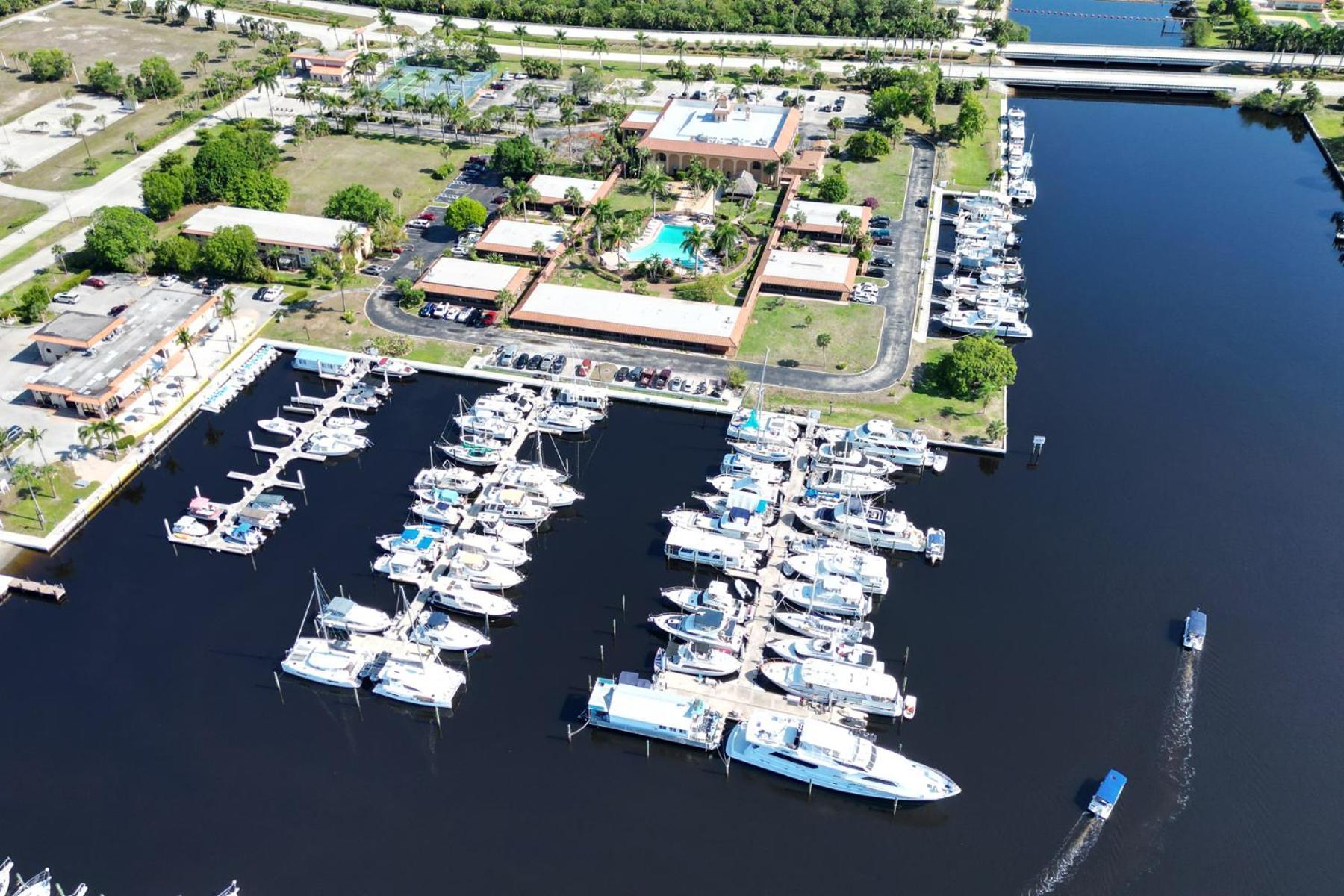 Marina Getaway On The Water! Apartment เนเปิลส์ ภายนอก รูปภาพ