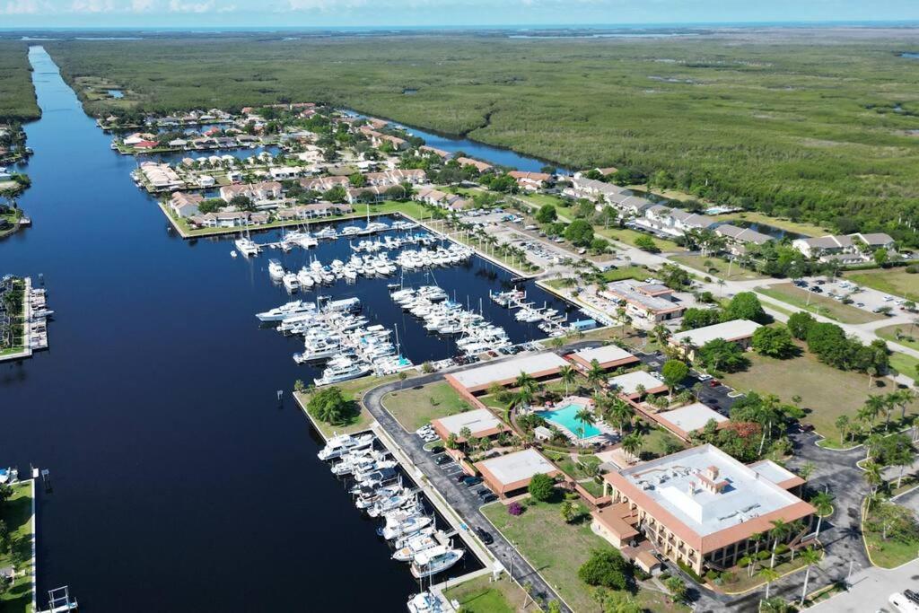 Marina Getaway On The Water! Apartment เนเปิลส์ ภายนอก รูปภาพ